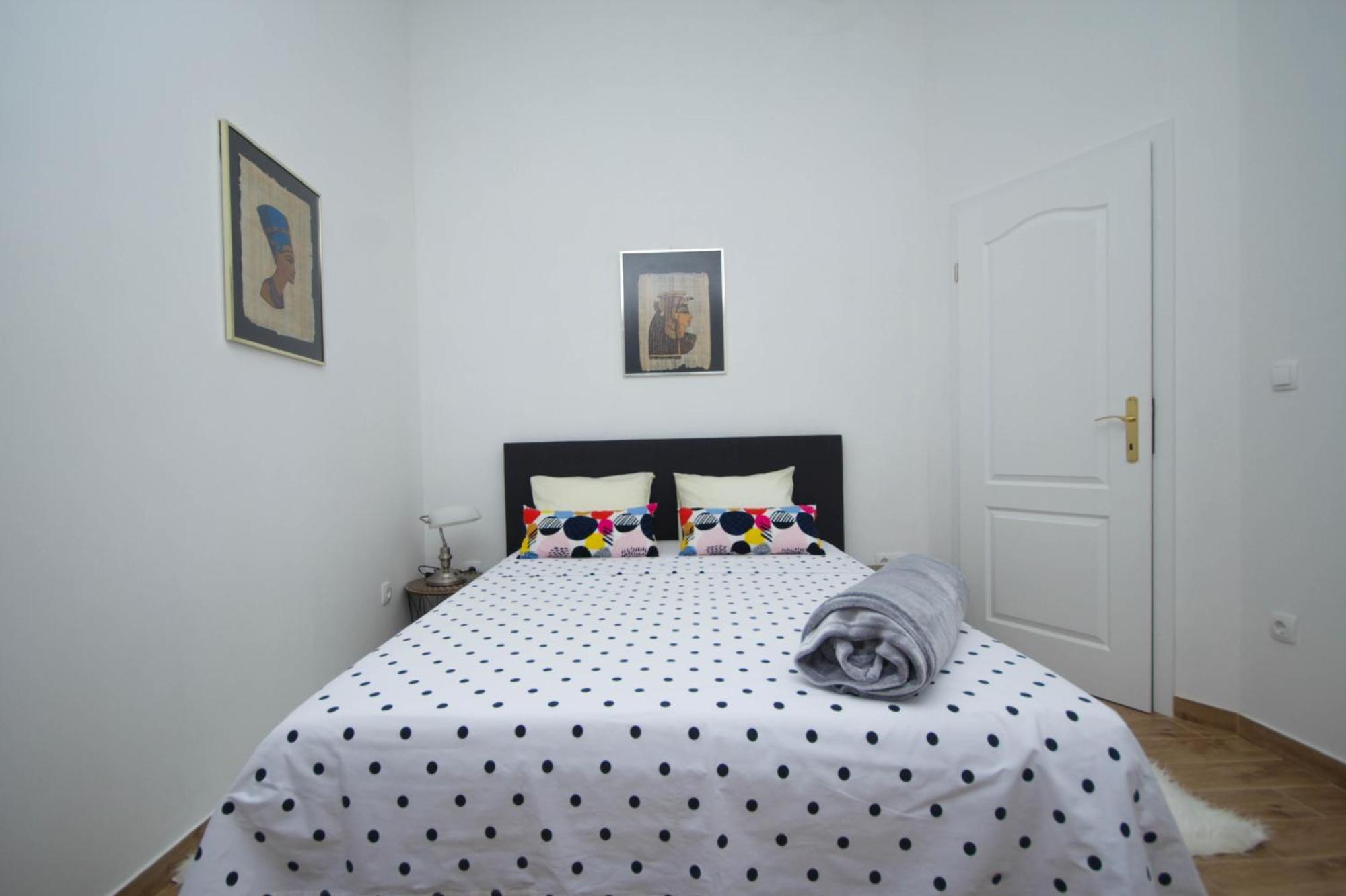Lola'S Apartments Tribalj Rum bild